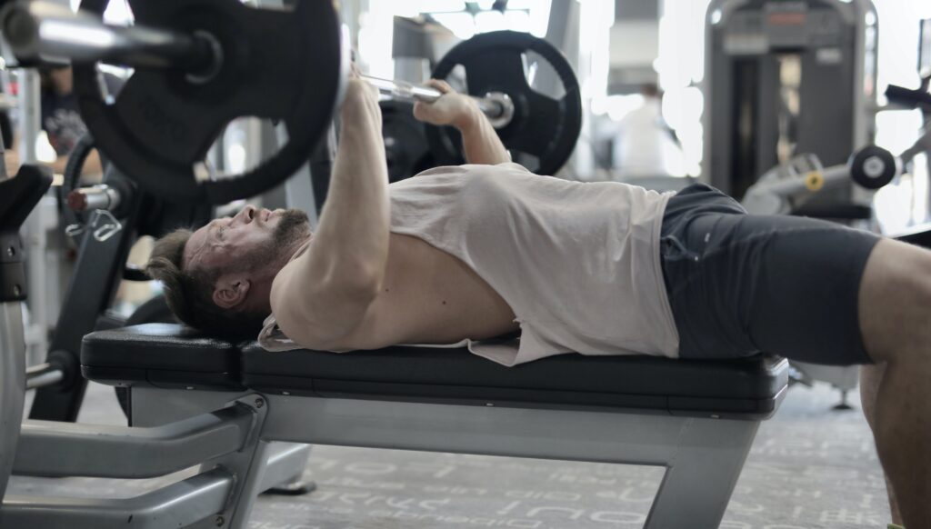 La actividad física en forma de entrenamiento de masa muscular es clave para la salud